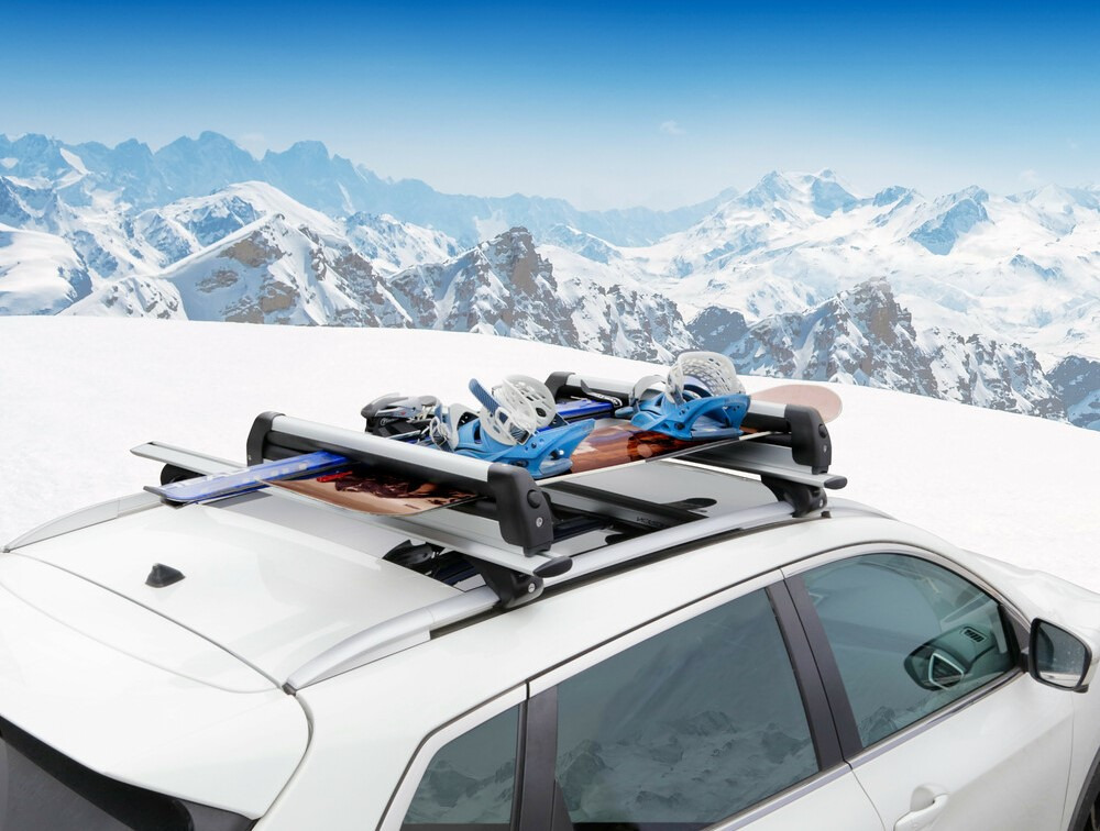 Przewożenie Nart w Samochodzie: Praktyczne Rozwiązania dla Pasjonatów Zimowych Sportów